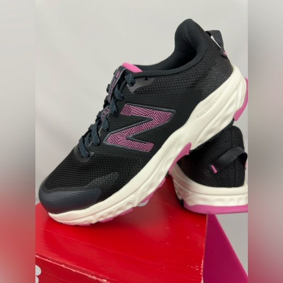 New Balance Women’s FRESH FOAM 510v6  Black with real pink and phantom 8… - Picture 8 of 10